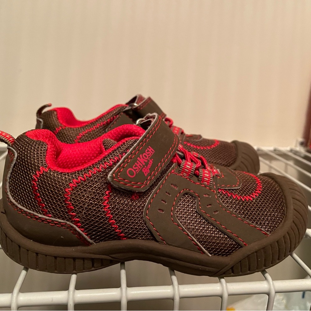 OshKosh B'gosh Kids Brown and red Shoes